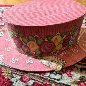 Mary Englebright decorative box
